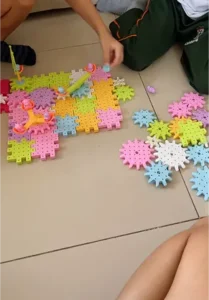 Brastoy Blocos de Montar com Engrenagens – Brinquedo Educativo STEAM 165 Peças com Motor photo review